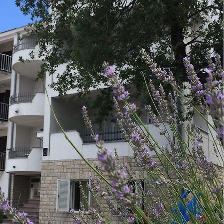 Apartmani Ana Malinska Exteriör bild