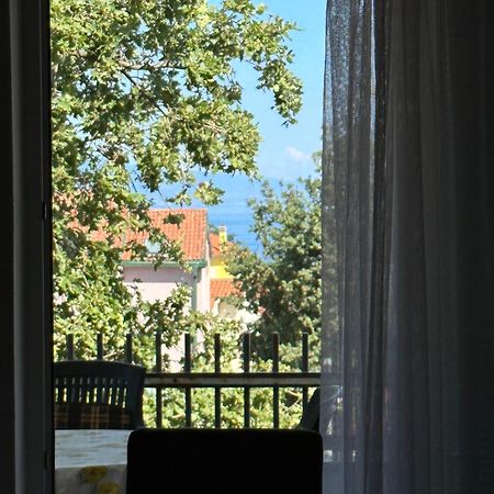Apartmani Ana Malinska Exteriör bild