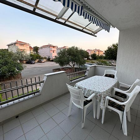 Apartmani Ana Malinska Exteriör bild