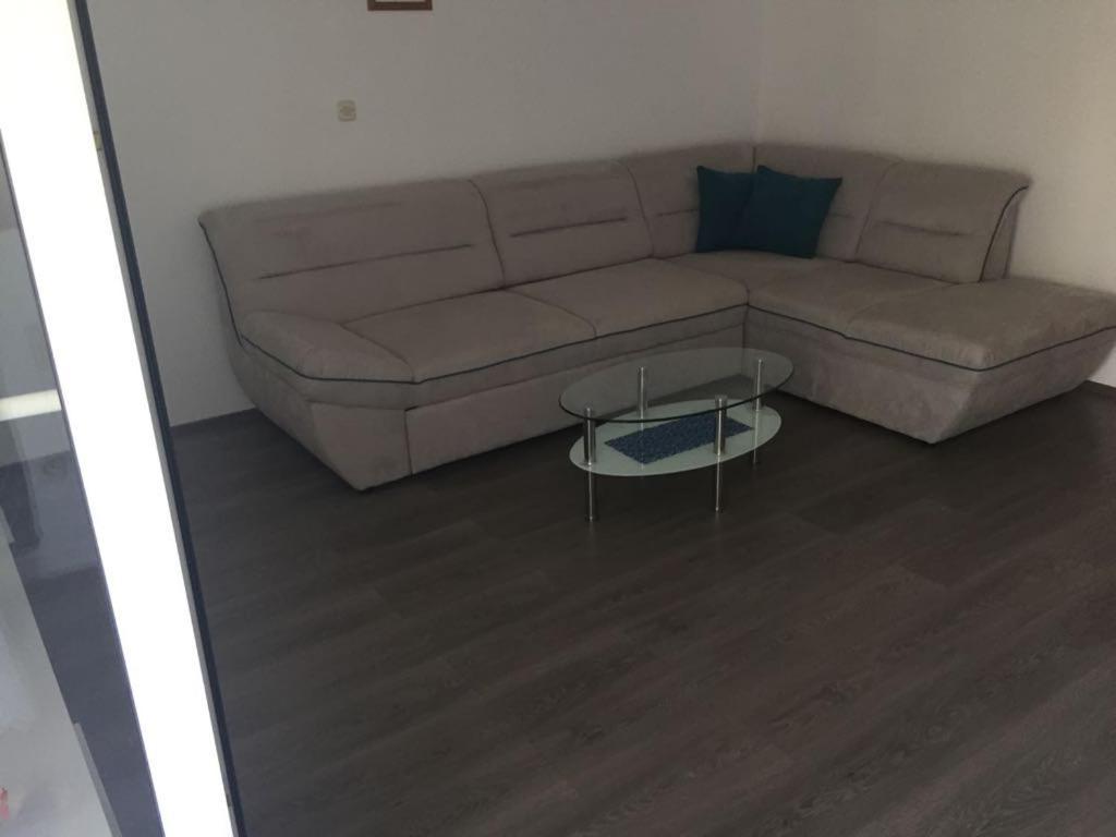 Apartmani Ana Malinska Exteriör bild