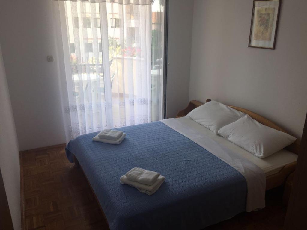 Apartmani Ana Malinska Exteriör bild