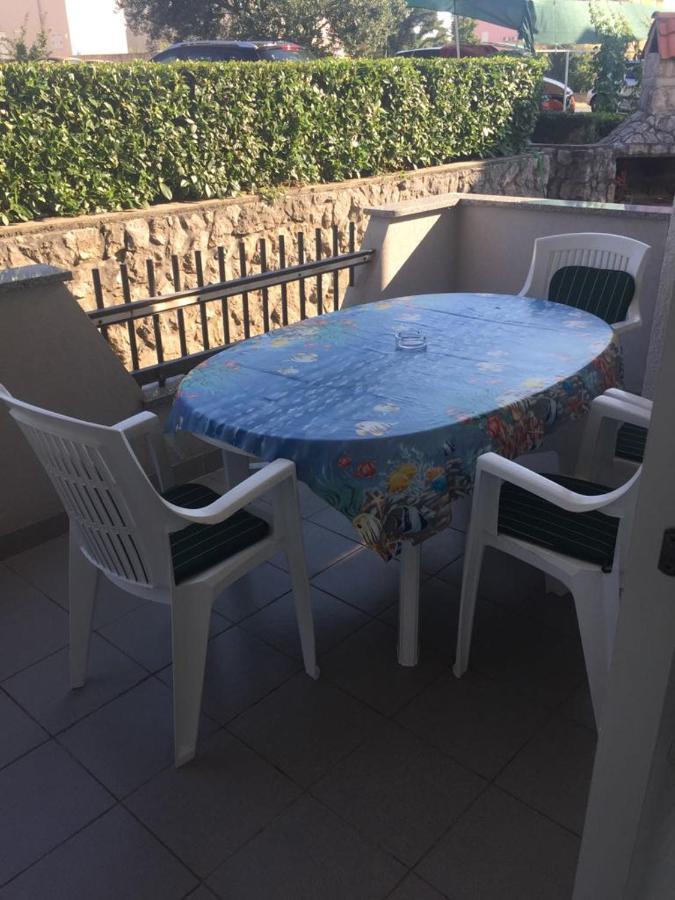 Apartmani Ana Malinska Exteriör bild
