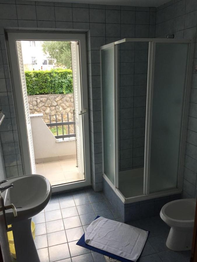 Apartmani Ana Malinska Exteriör bild
