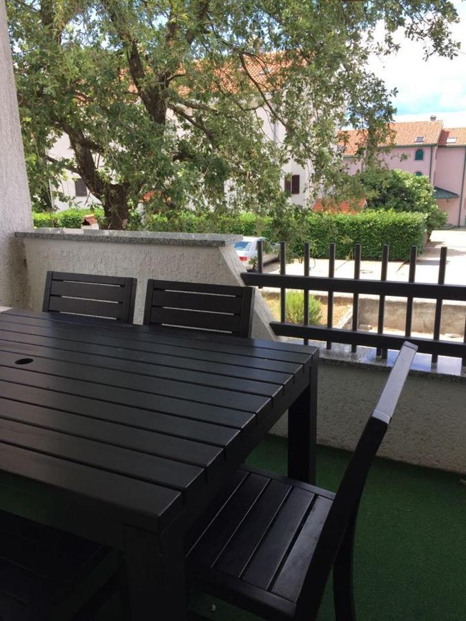 Apartmani Ana Malinska Exteriör bild