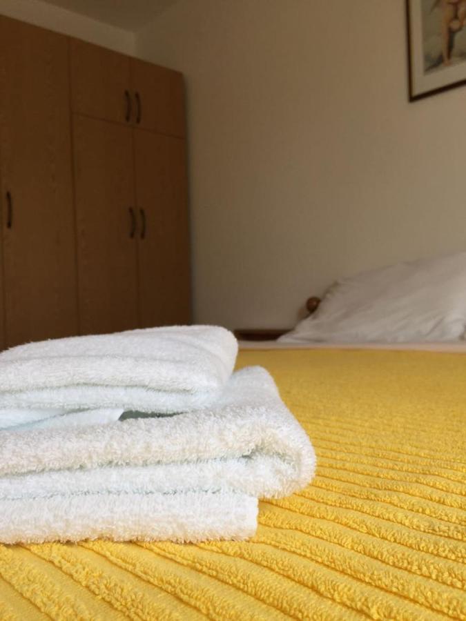 Apartmani Ana Malinska Exteriör bild