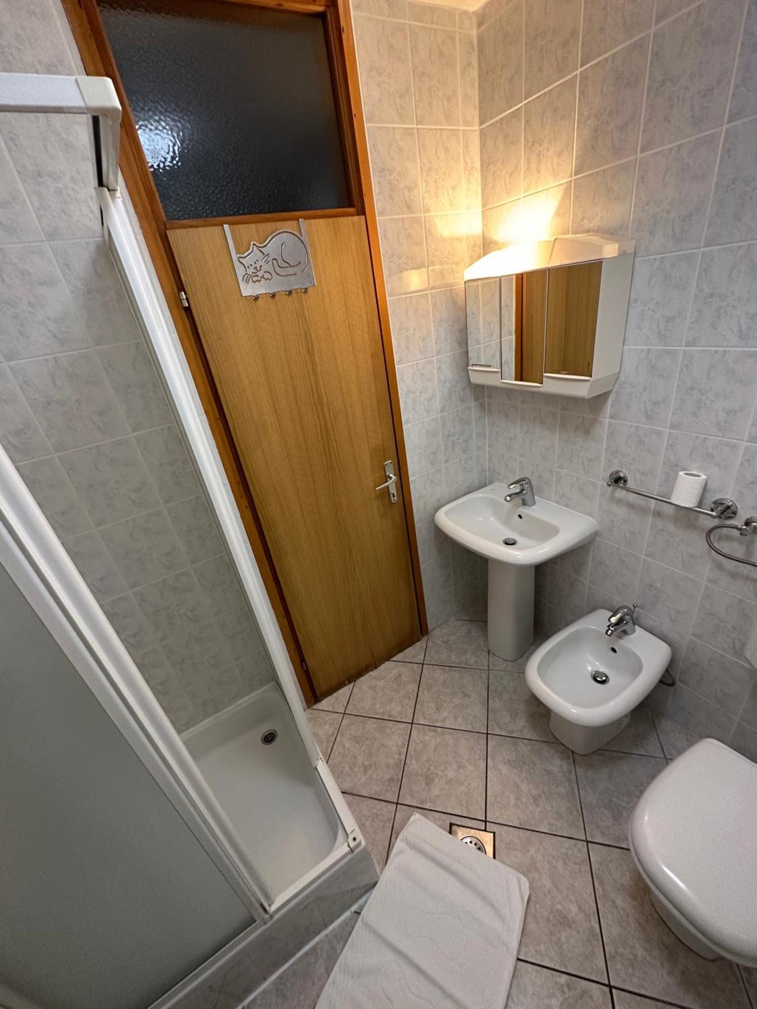 Apartmani Ana Malinska Exteriör bild
