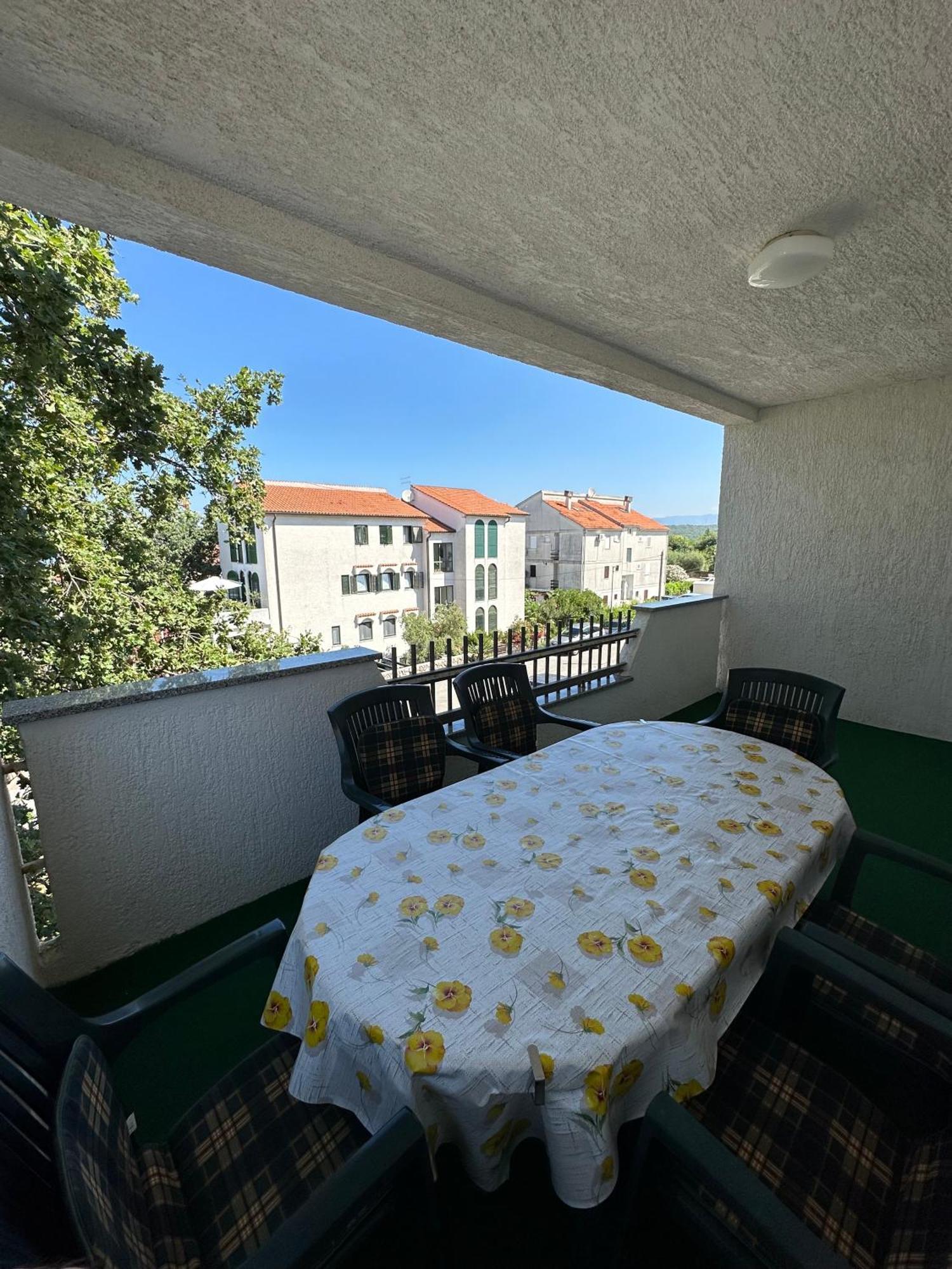 Apartmani Ana Malinska Exteriör bild