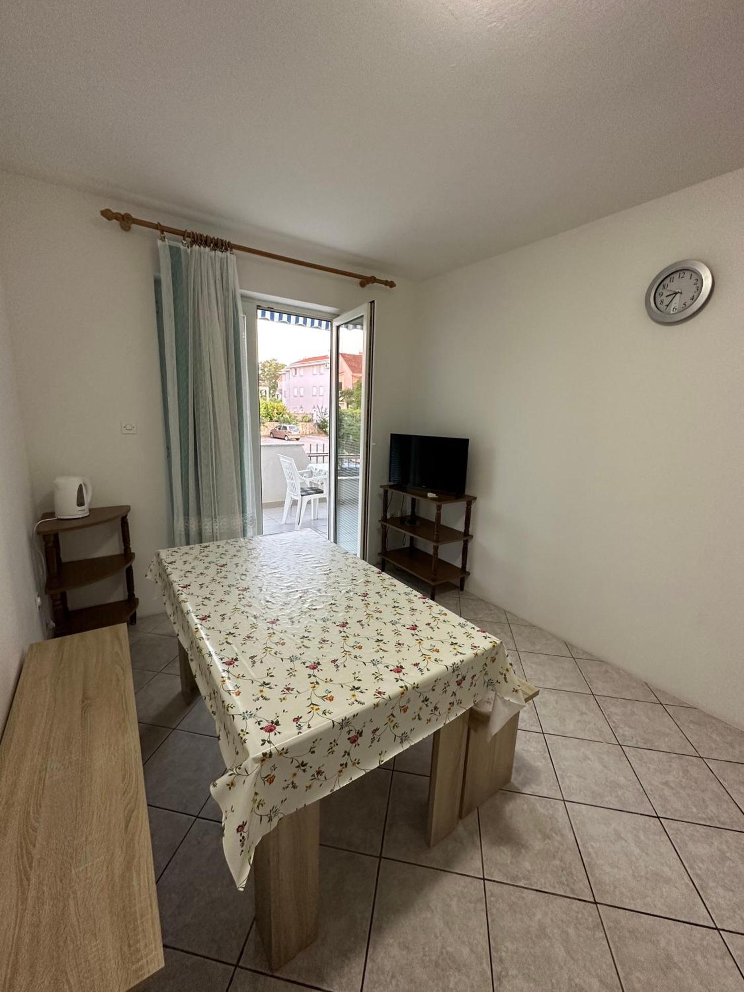 Apartmani Ana Malinska Exteriör bild