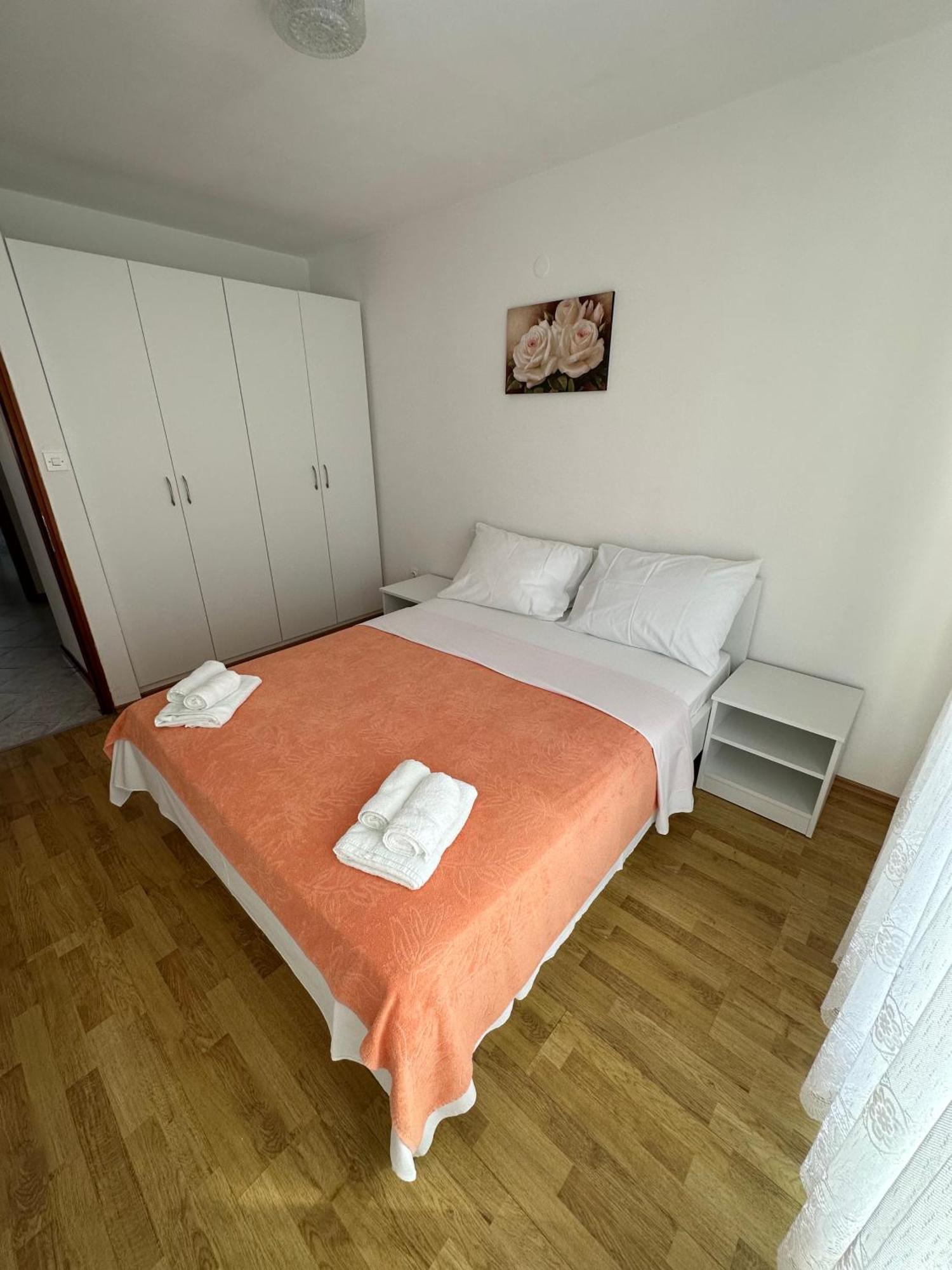Apartmani Ana Malinska Exteriör bild